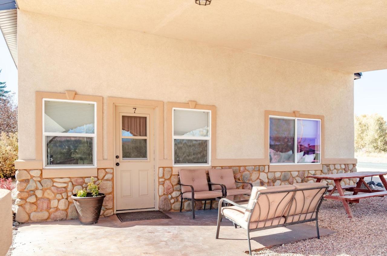 | Mountain Ridge Cabins & Lodging