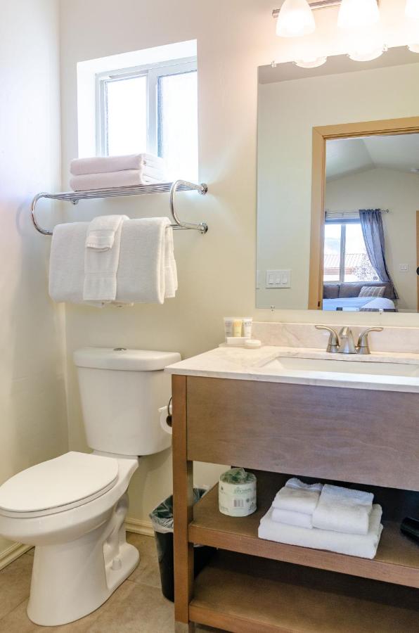 | Mountain Ridge Cabins & Lodging