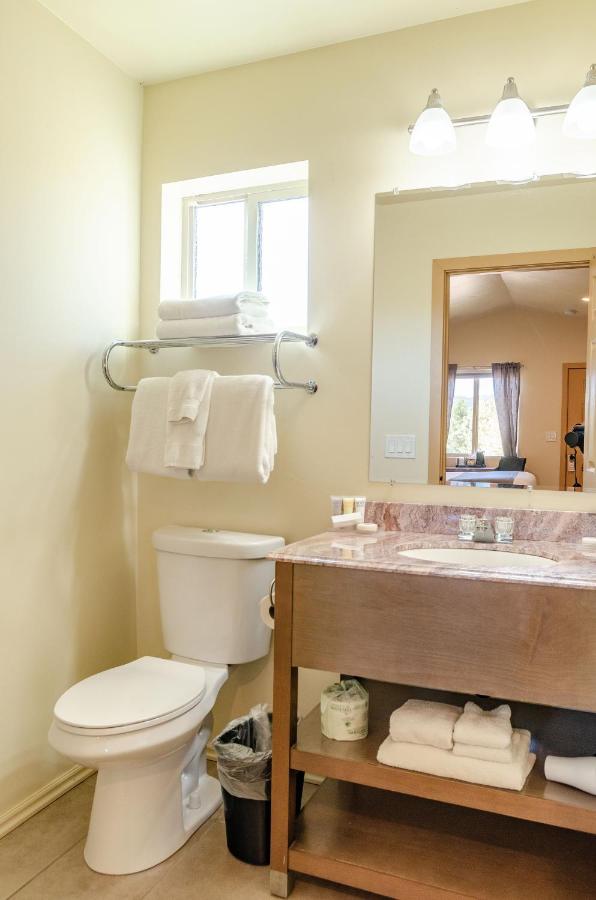 | Mountain Ridge Cabins & Lodging