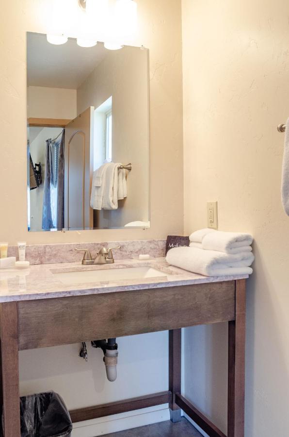 | Mountain Ridge Cabins & Lodging