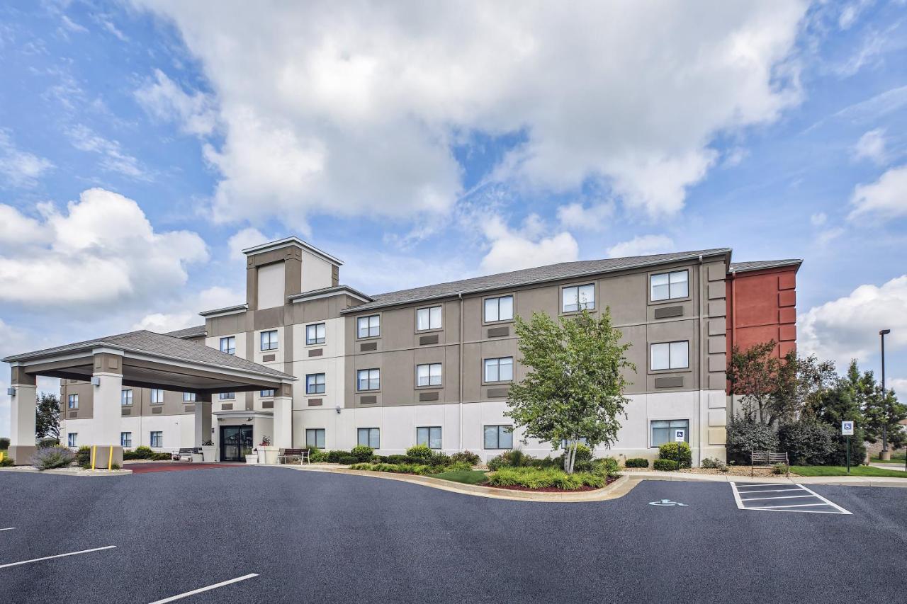 | Holiday Inn Express Hotel Howe / Sturgis, an IHG Hotel
