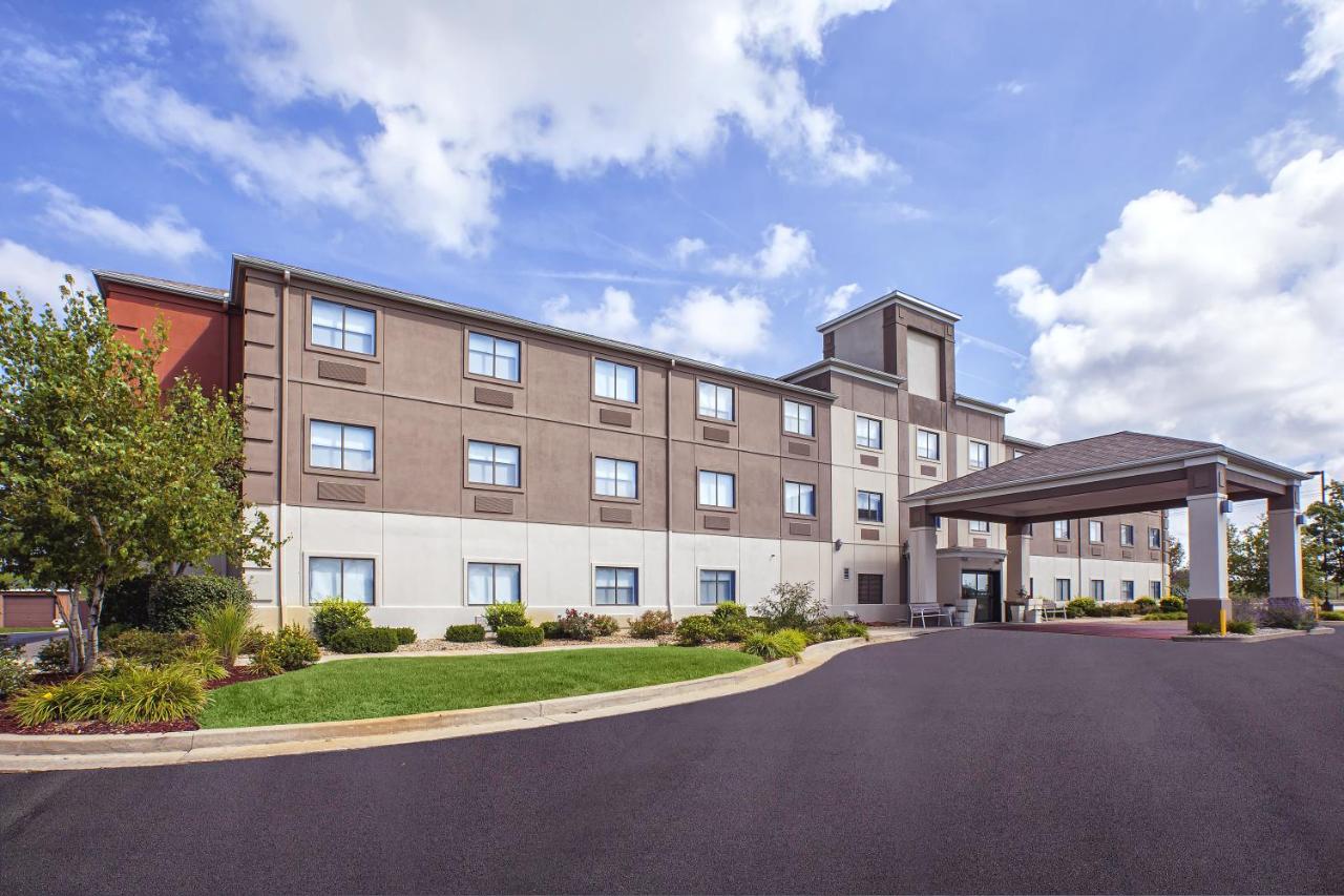| Holiday Inn Express Hotel Howe / Sturgis, an IHG Hotel