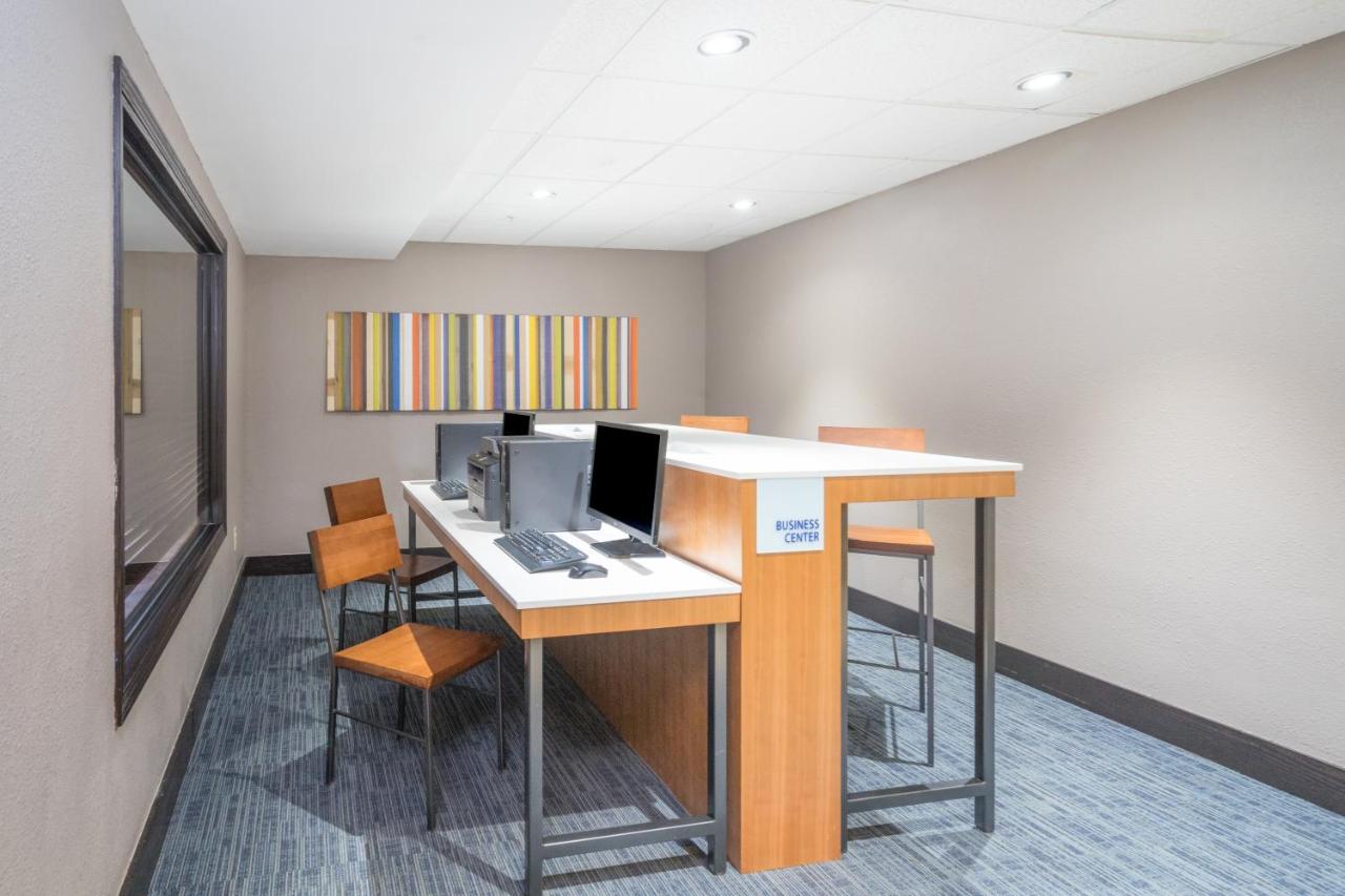 | Holiday Inn Express Hotel Howe / Sturgis, an IHG Hotel