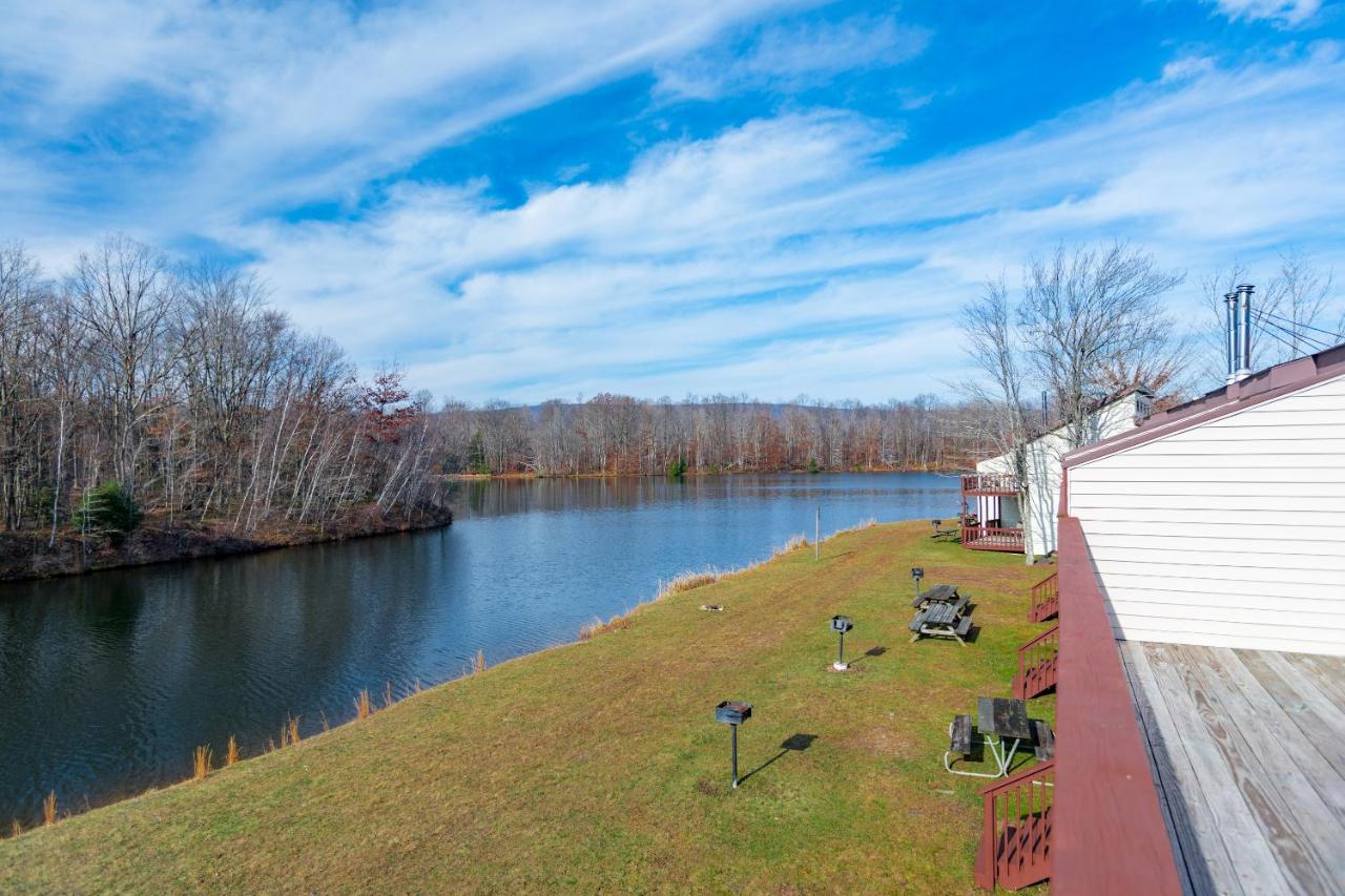 | Crown Resorts at The Poconos