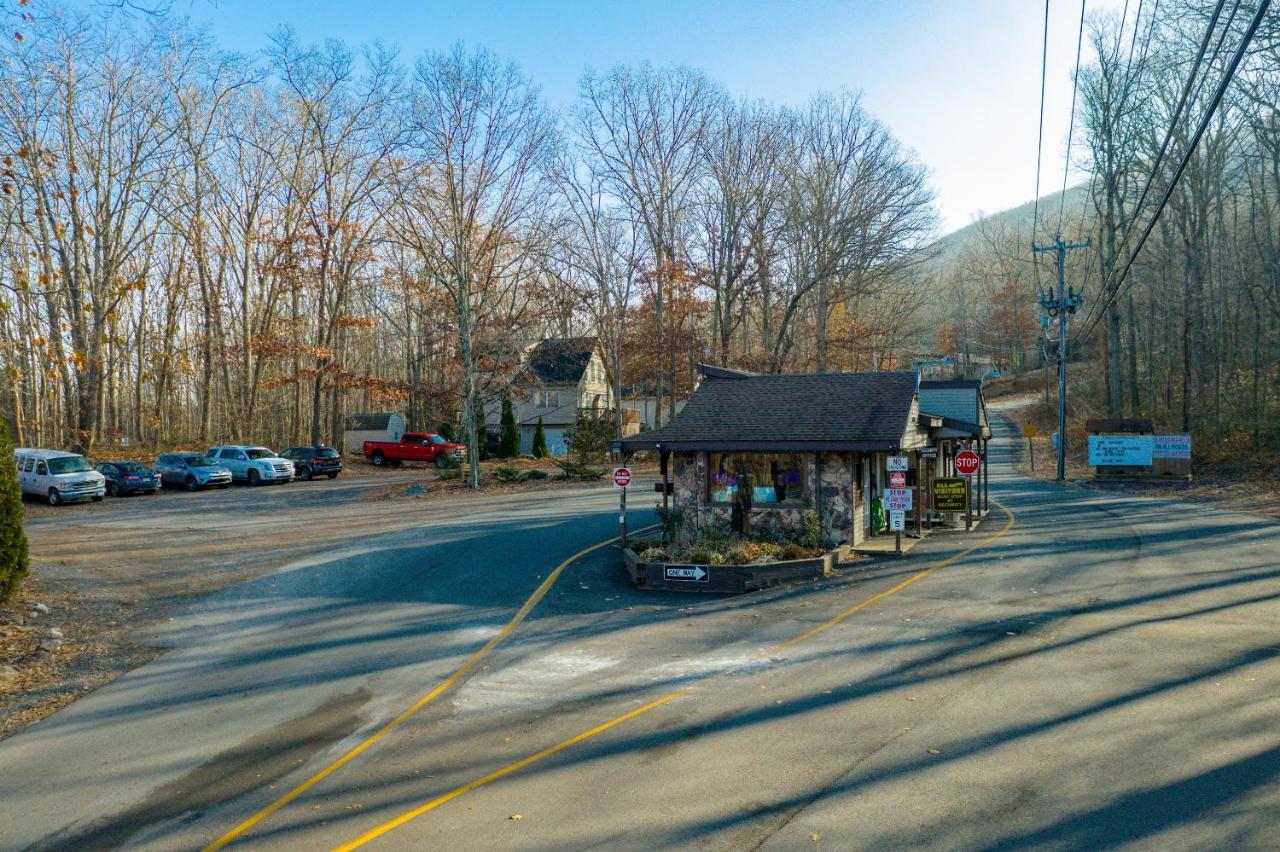 | Crown Resorts at The Poconos