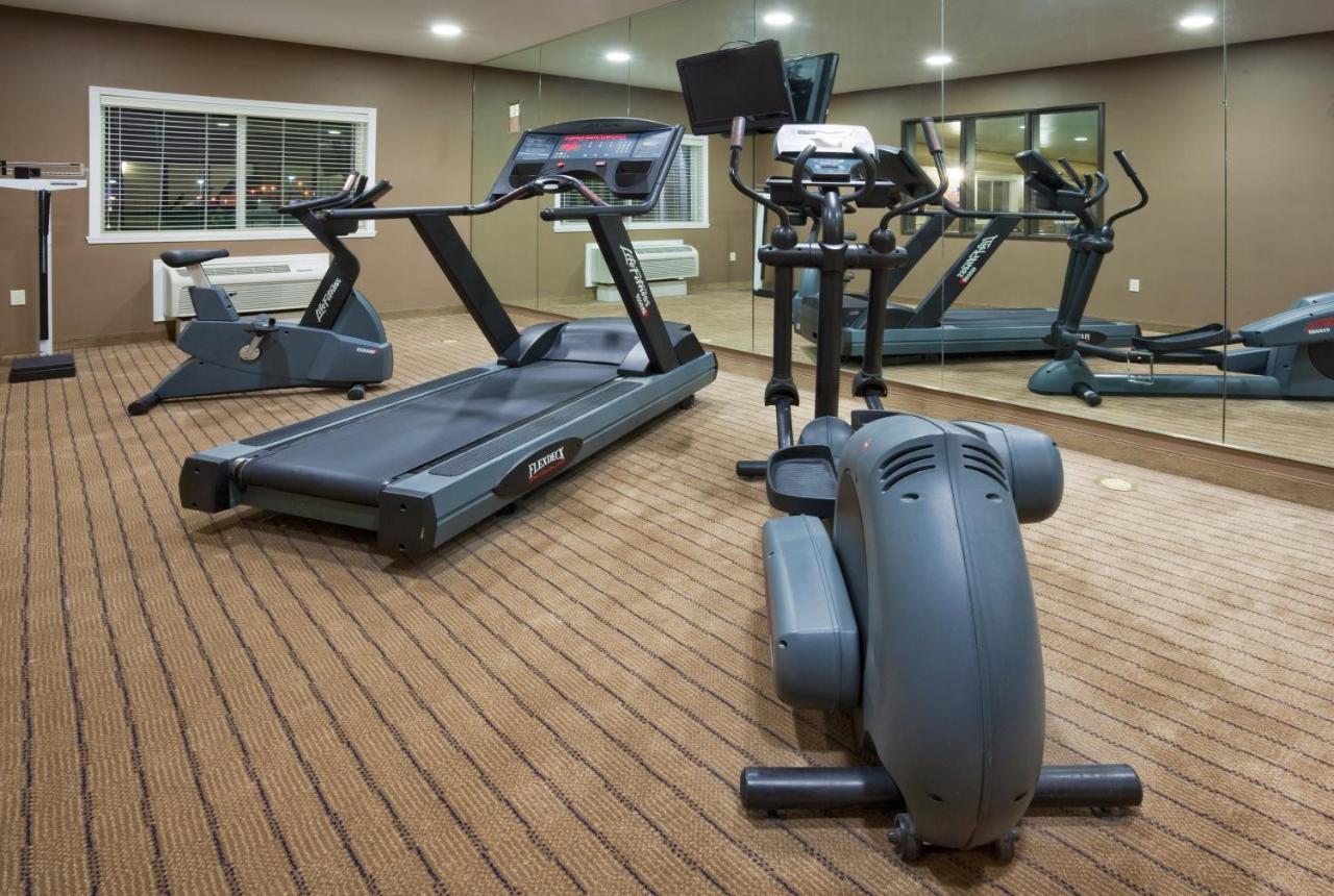 | Holiday Inn Express Devils Lake, an IHG Hotel