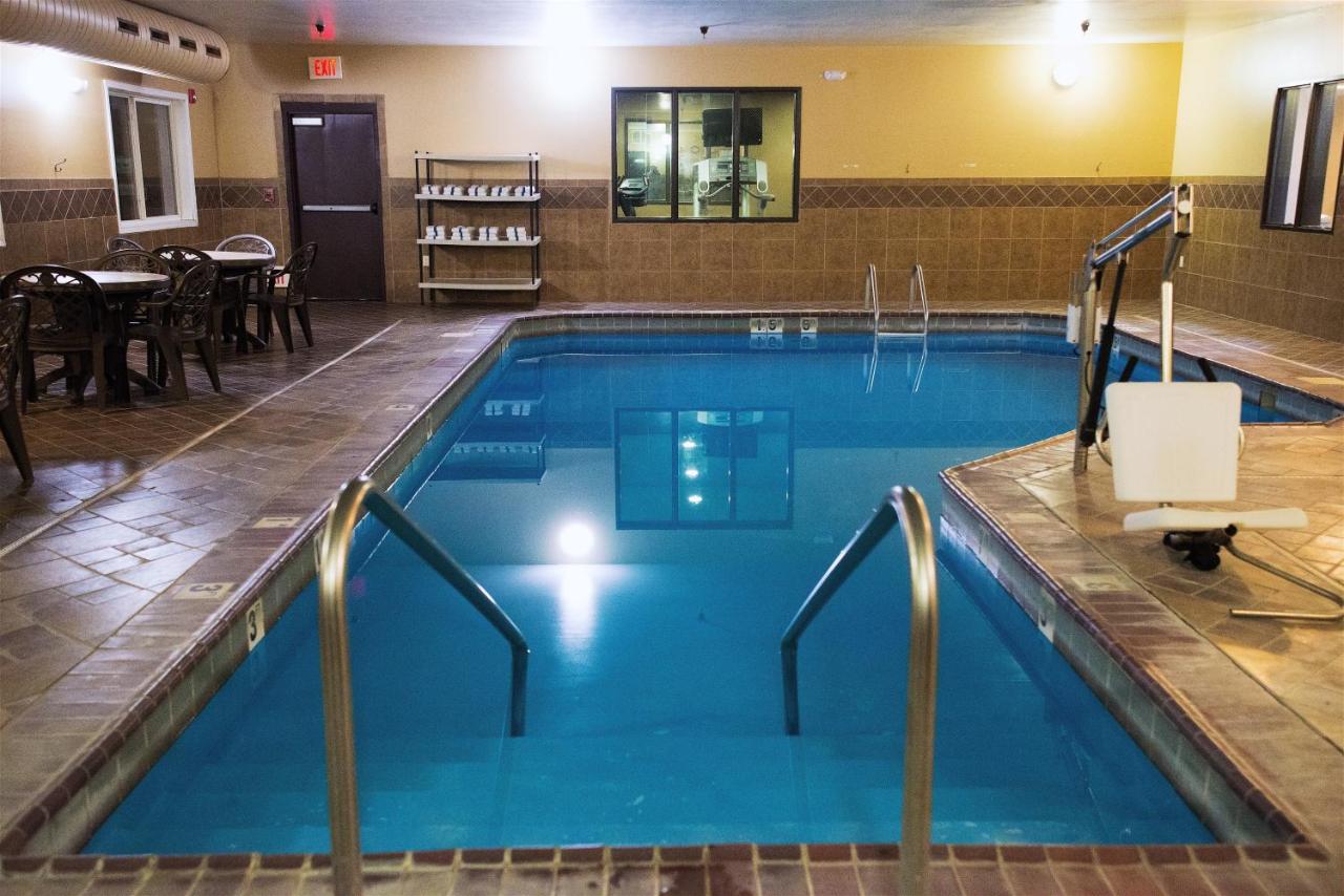 | Holiday Inn Express Devils Lake, an IHG Hotel