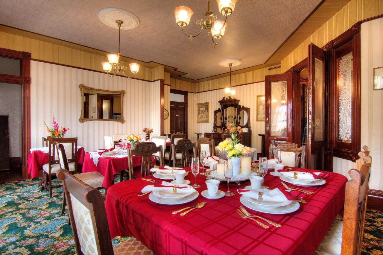  | Gingerbread Mansion