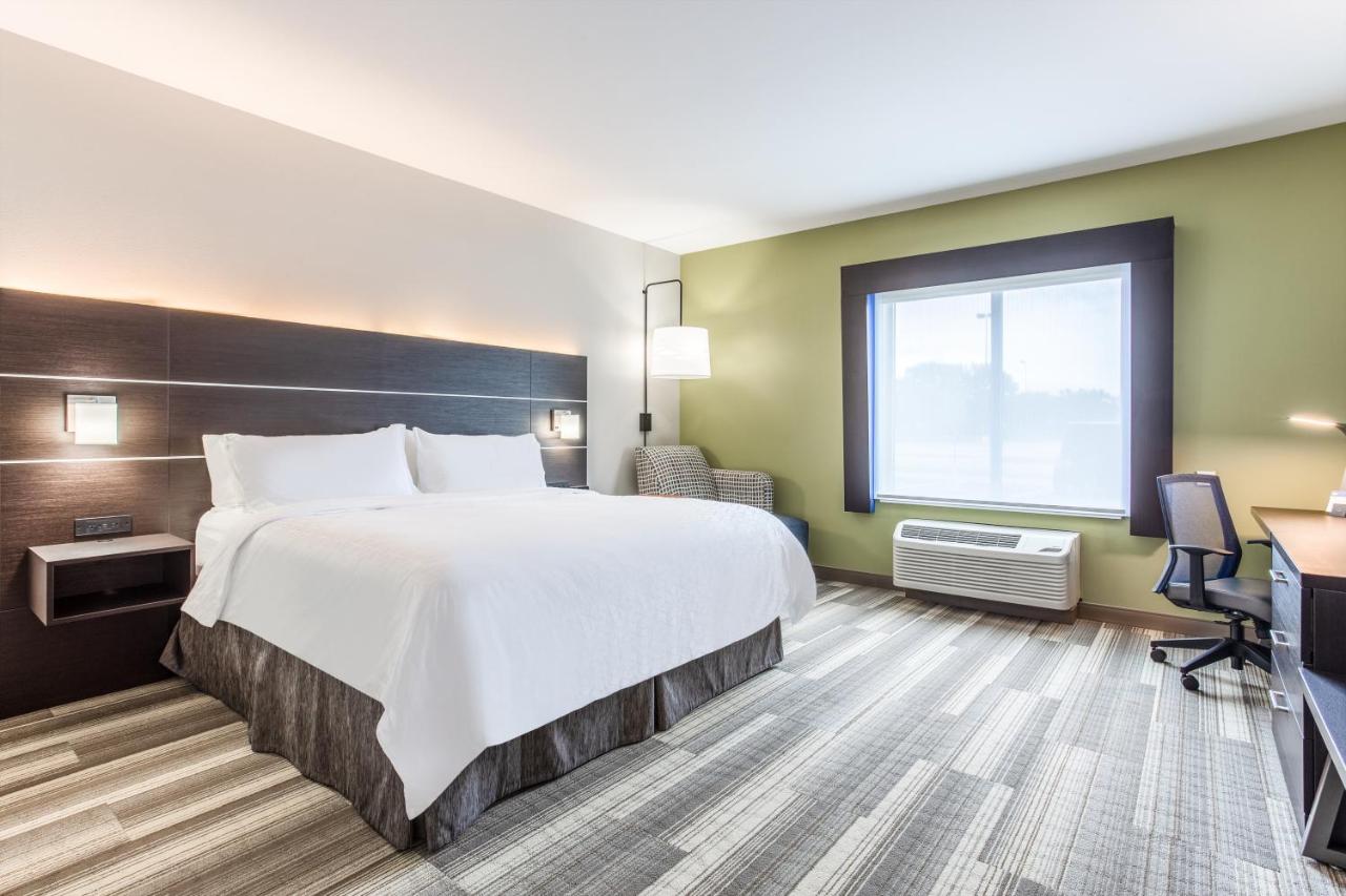 King Room - Hearing Accessible - Non-Smoking at Holiday Inn Express & Suites Ottawa by IHG