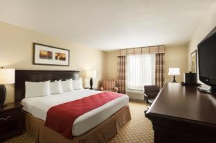 Room #32913720 at Holiday Inn Hotel & Suites Barstow by IHG