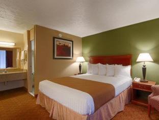 Room #51751332 at Clarion Pointe Morrow - Atlanta South