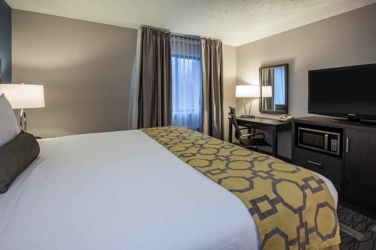 Deluxe King Room - Non-Smoking at Baymont by Wyndham Traverse City