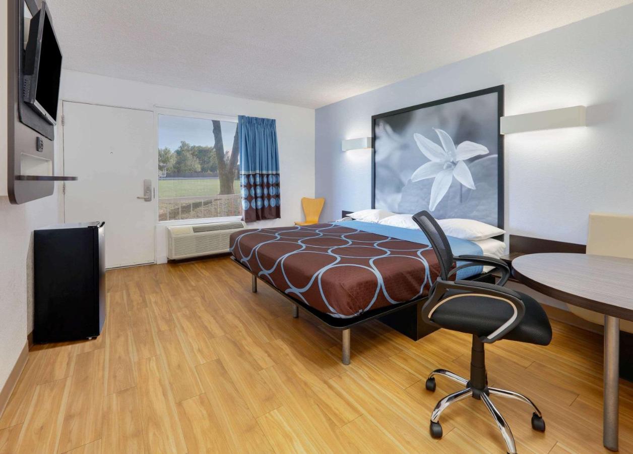 | Super 8 by Wyndham Fort Smith