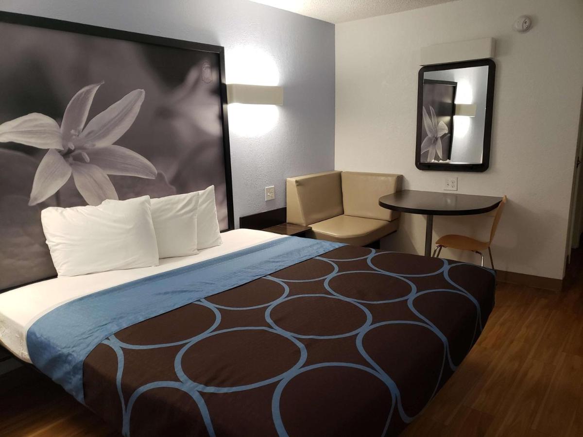 | Super 8 by Wyndham Fort Smith