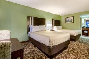 Room #33162018 at Glenstone Lodge