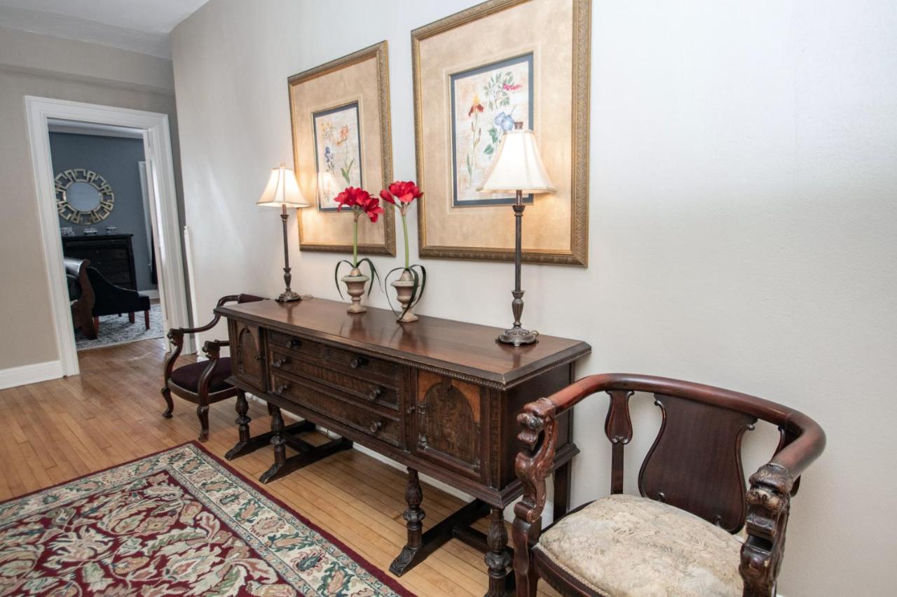 | Looking Glass Inn