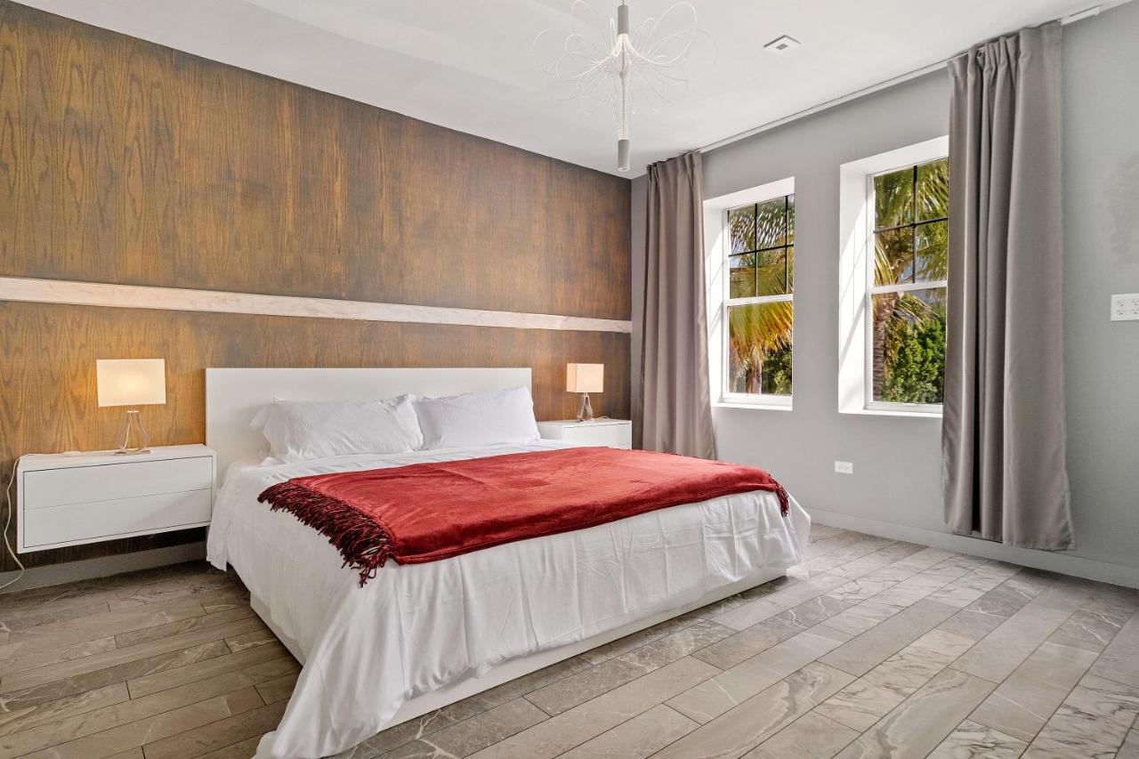 | Cento Collins Stays by Mercury South Beach