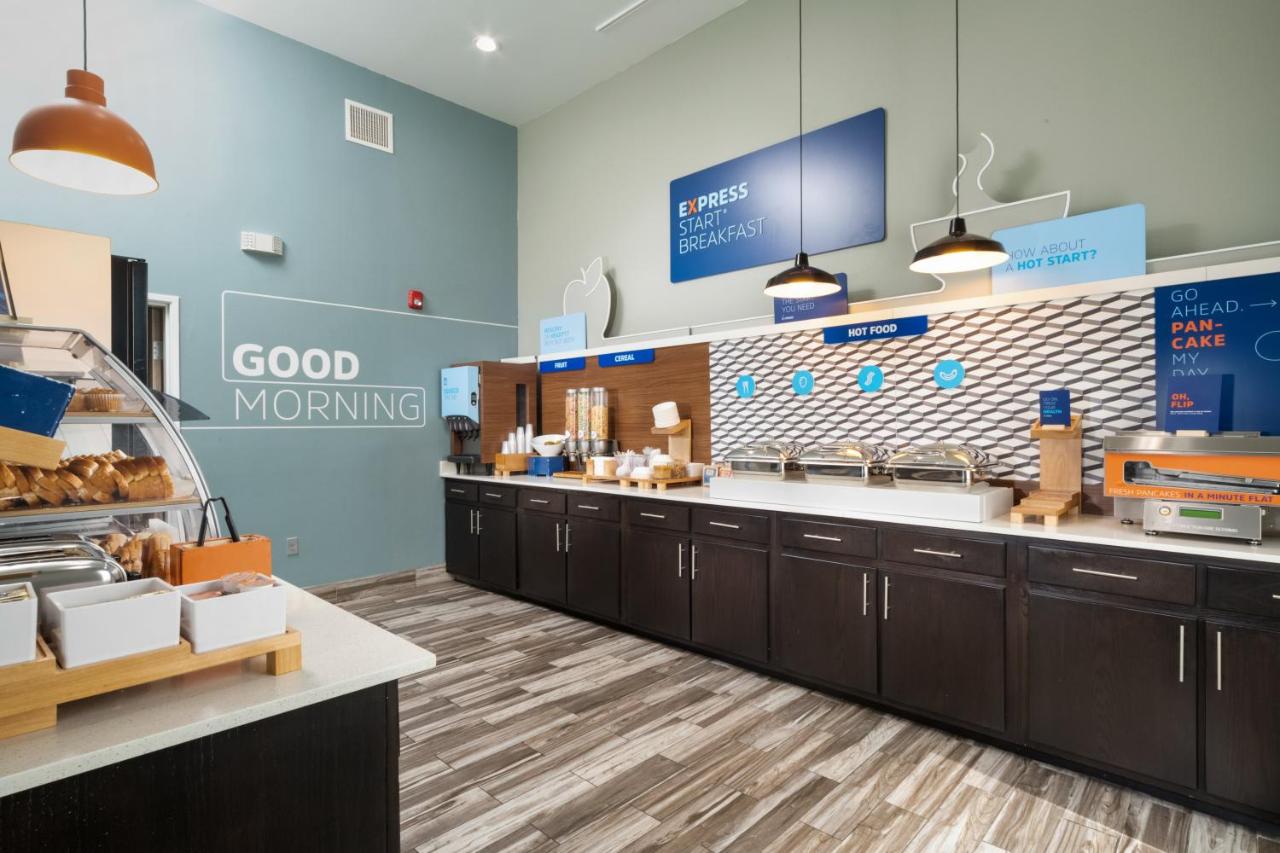  | Holiday Inn Express & Suites Memphis Arpt Elvis Presley Blv, an IHG Hotel