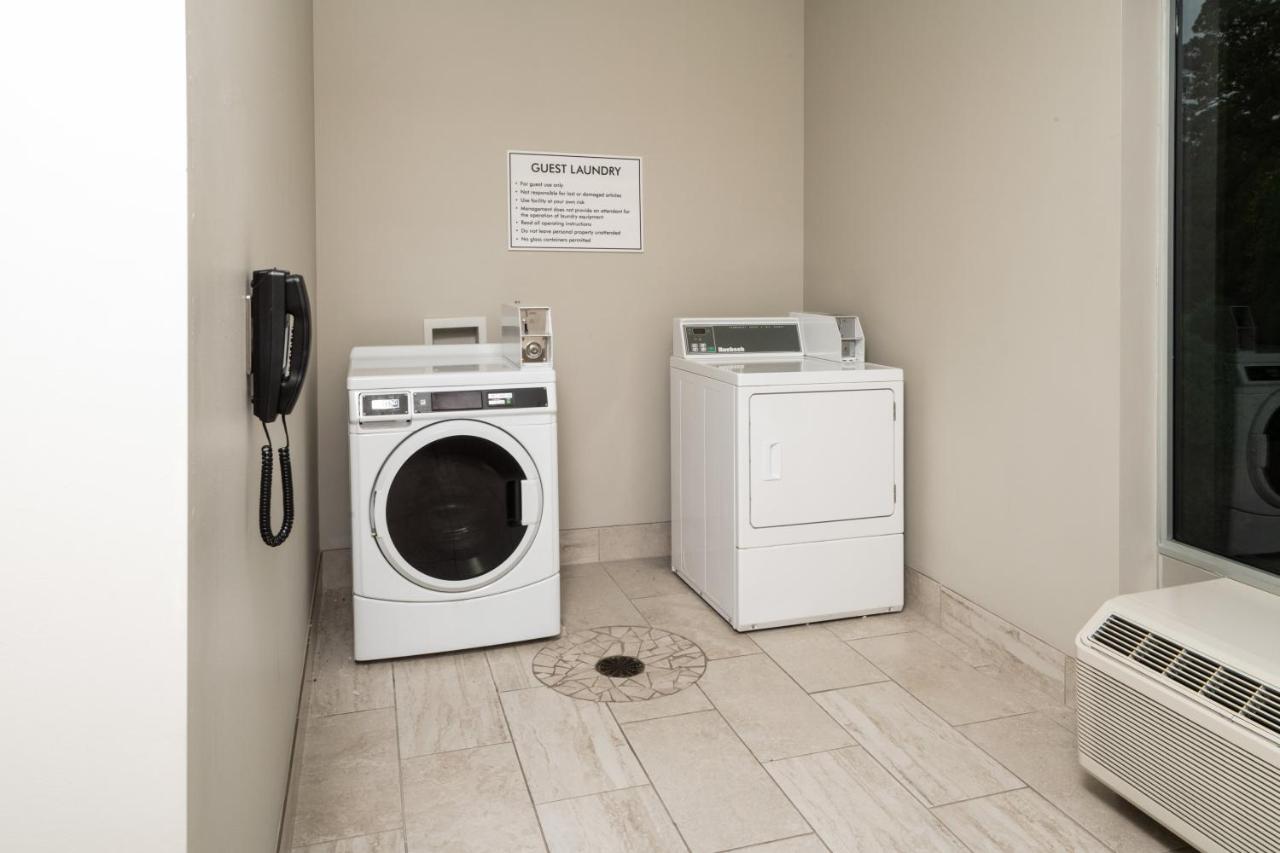  | Holiday Inn Express & Suites Memphis Arpt Elvis Presley Blv, an IHG Hotel