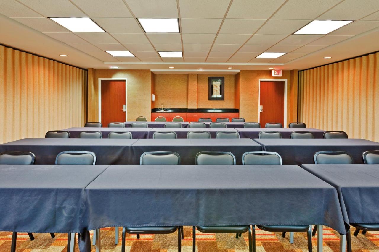 | Holiday Inn Express Hotel & Suites Memphis/Germantown, an IHG Hotel