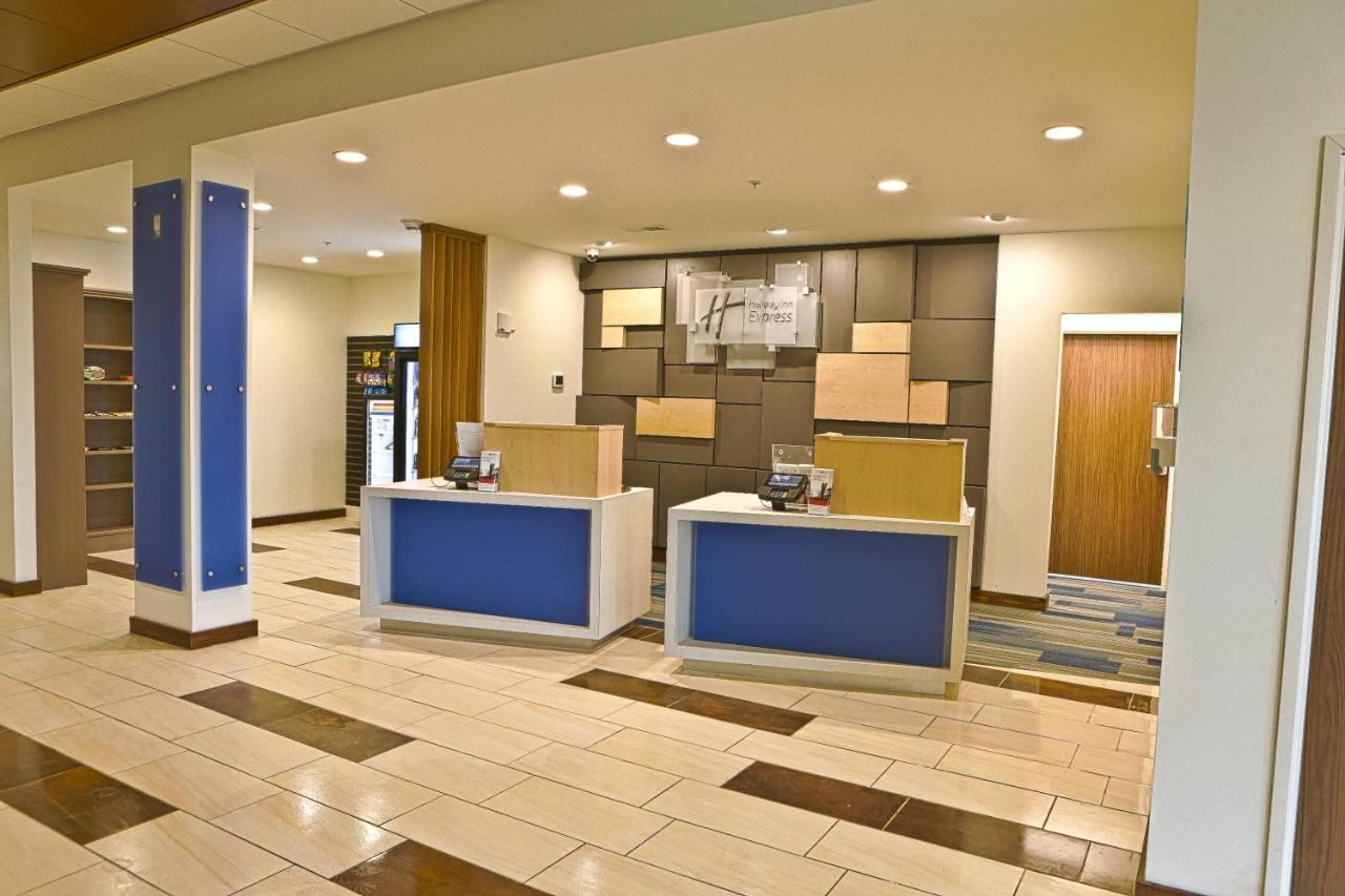 | Holiday Inn Express Rochester Hills, an IHG Hotel
