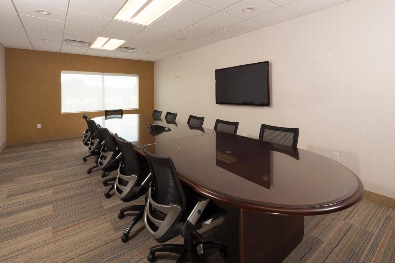 | Holiday Inn Express Rochester Hills, an IHG Hotel