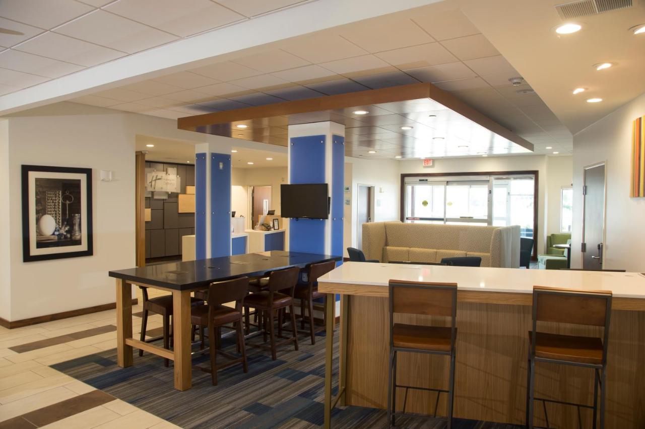 | Holiday Inn Express Rochester Hills, an IHG Hotel