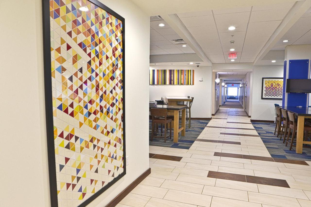 | Holiday Inn Express Rochester Hills, an IHG Hotel