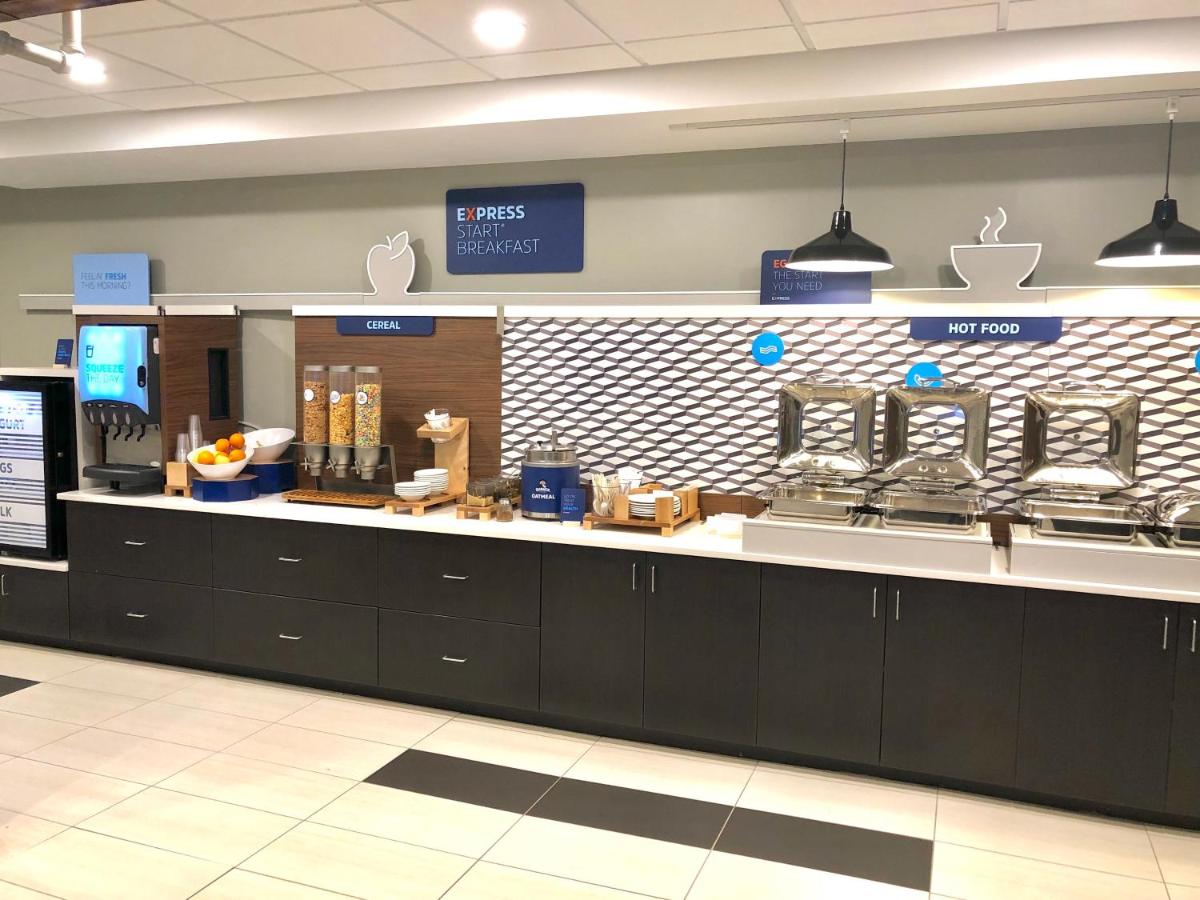 | Holiday Inn Express Richmond - Midtown, an IHG Hotel