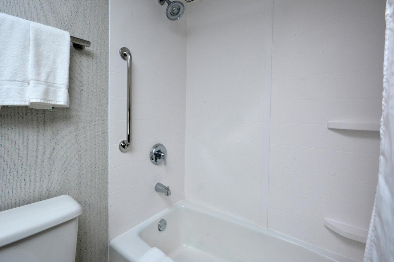 Standard Queen Room at Holiday Inn Express Raleigh Durham Airport by IHG
