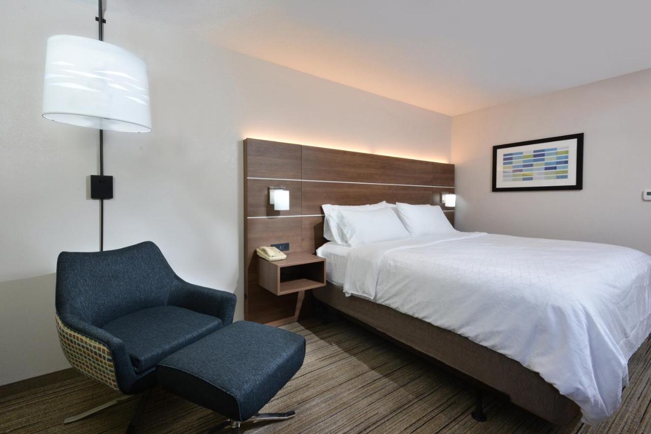 King Room - Non-Smoking at Holiday Inn Express Raleigh Durham Airport by IHG