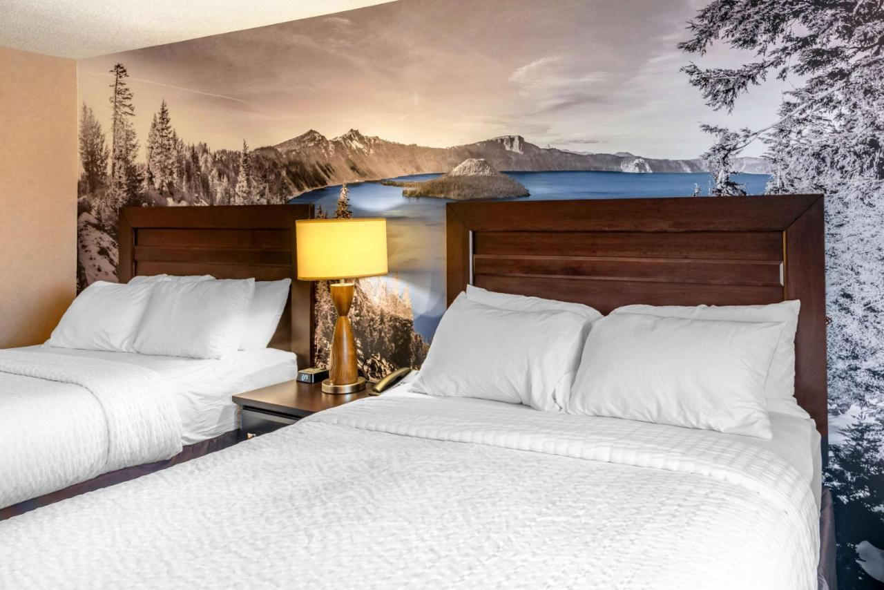 Queen Room with Two Queen Beds - Non-Smoking at Clarion Pointe Medford