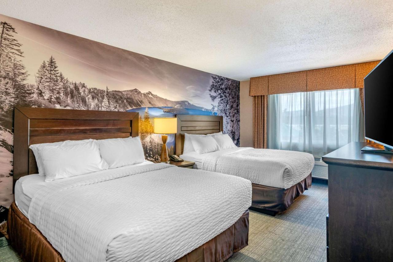 Queen Room with Two Queen Beds - Non-Smoking at Clarion Pointe Medford