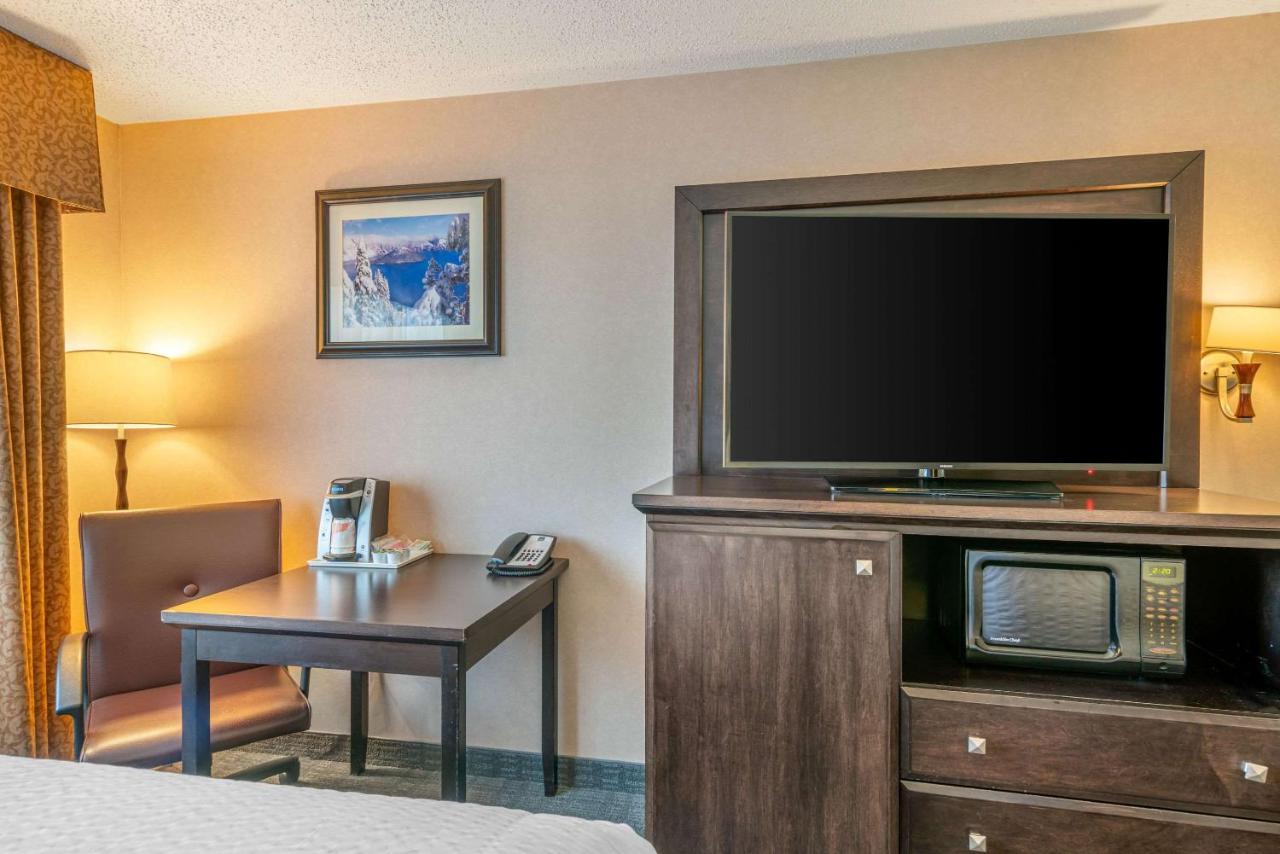 King Room - Non-Smoking at Clarion Pointe Medford