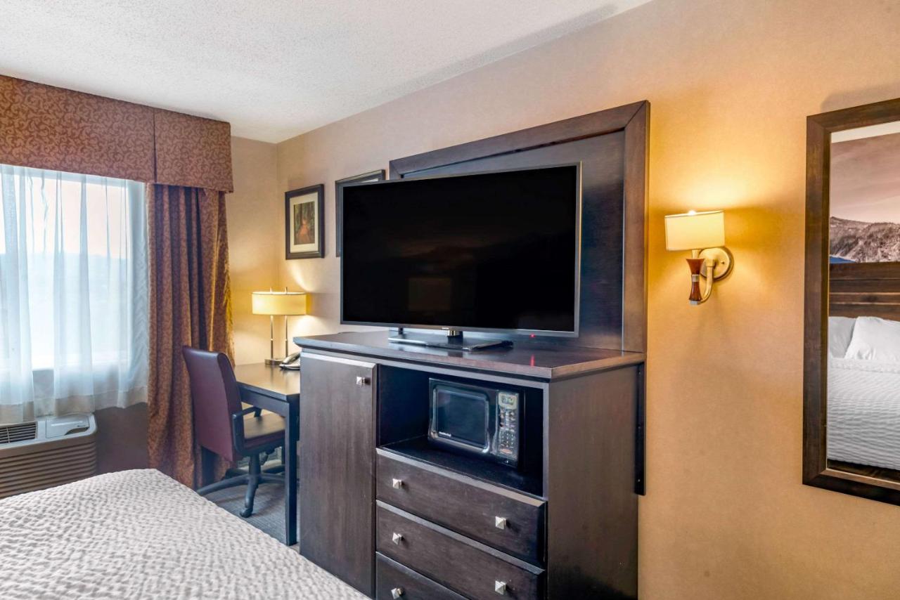 King Room - Non-Smoking at Clarion Pointe Medford