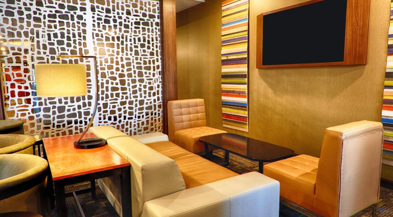 | Holiday Inn Express Bordentown - Trenton South, an IHG Hotel