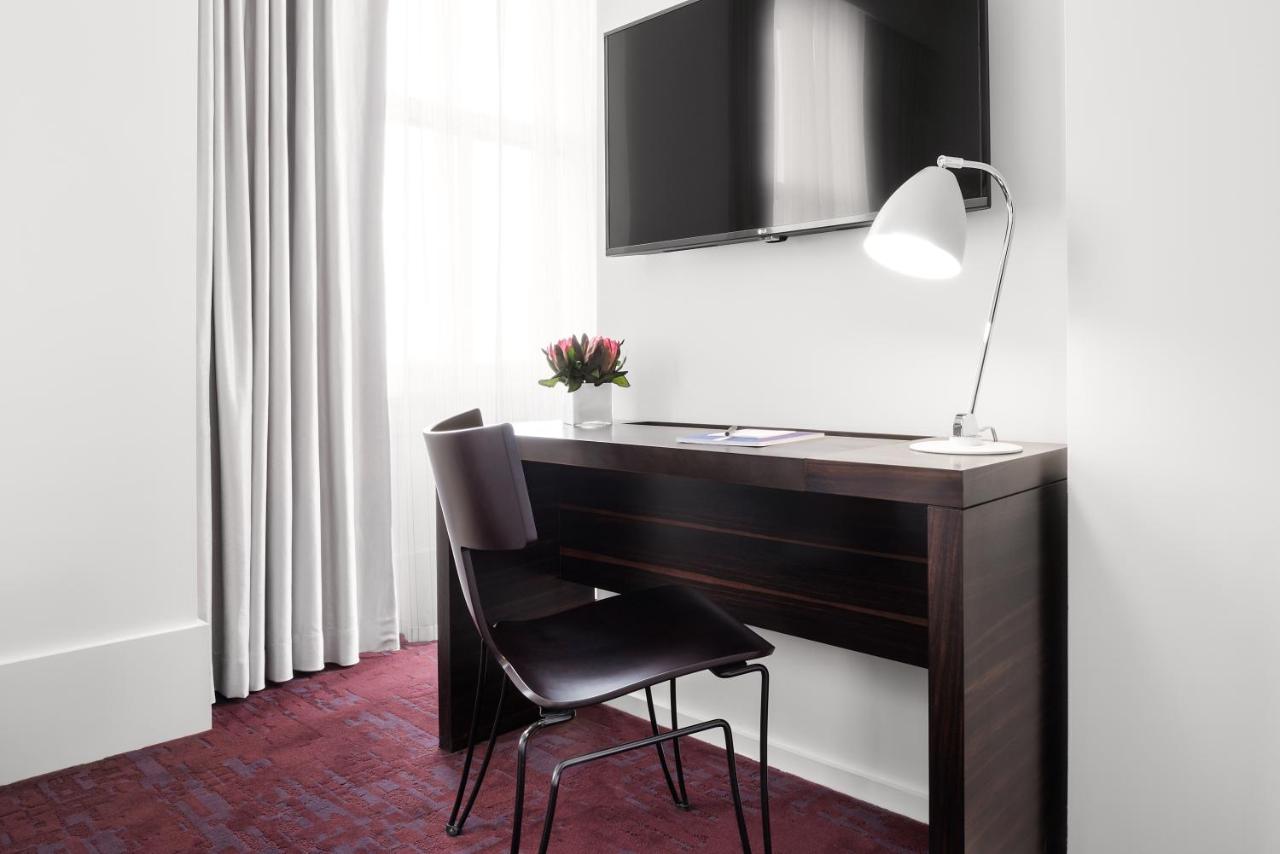 City Queen Room at 21c Museum Hotel Lexington