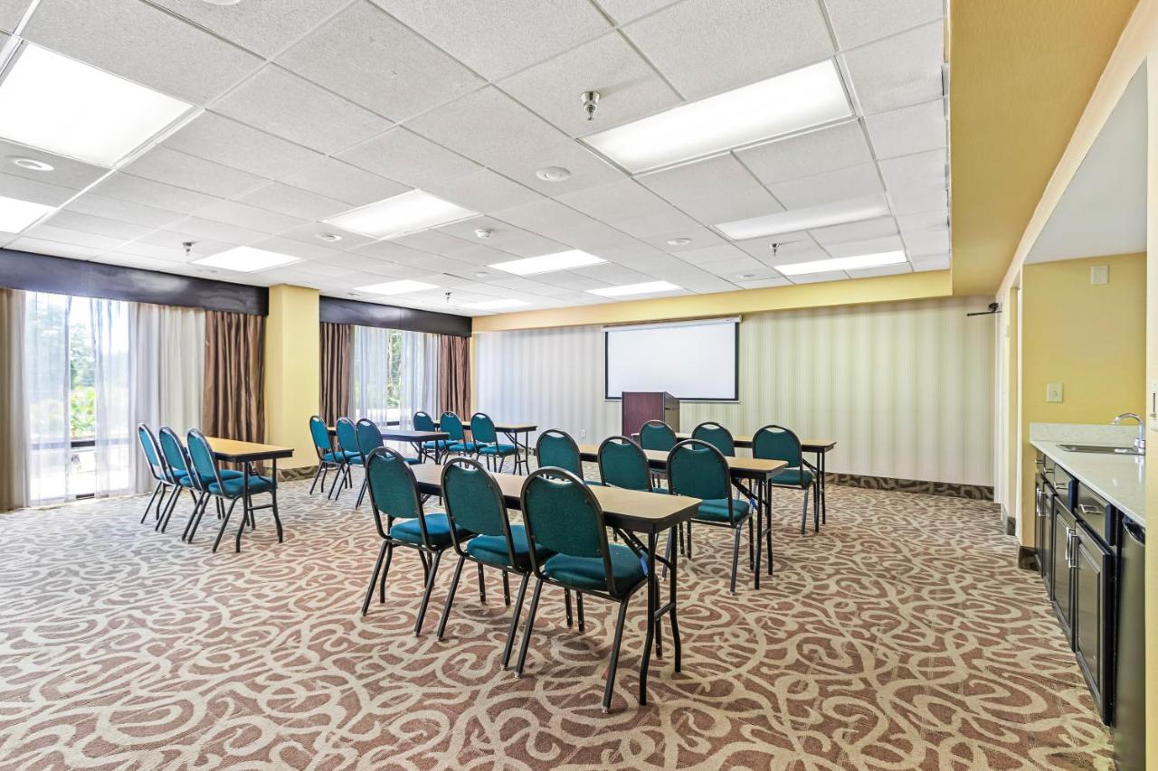 | Holiday Inn - St. Petersburg West, an IHG Hotel
