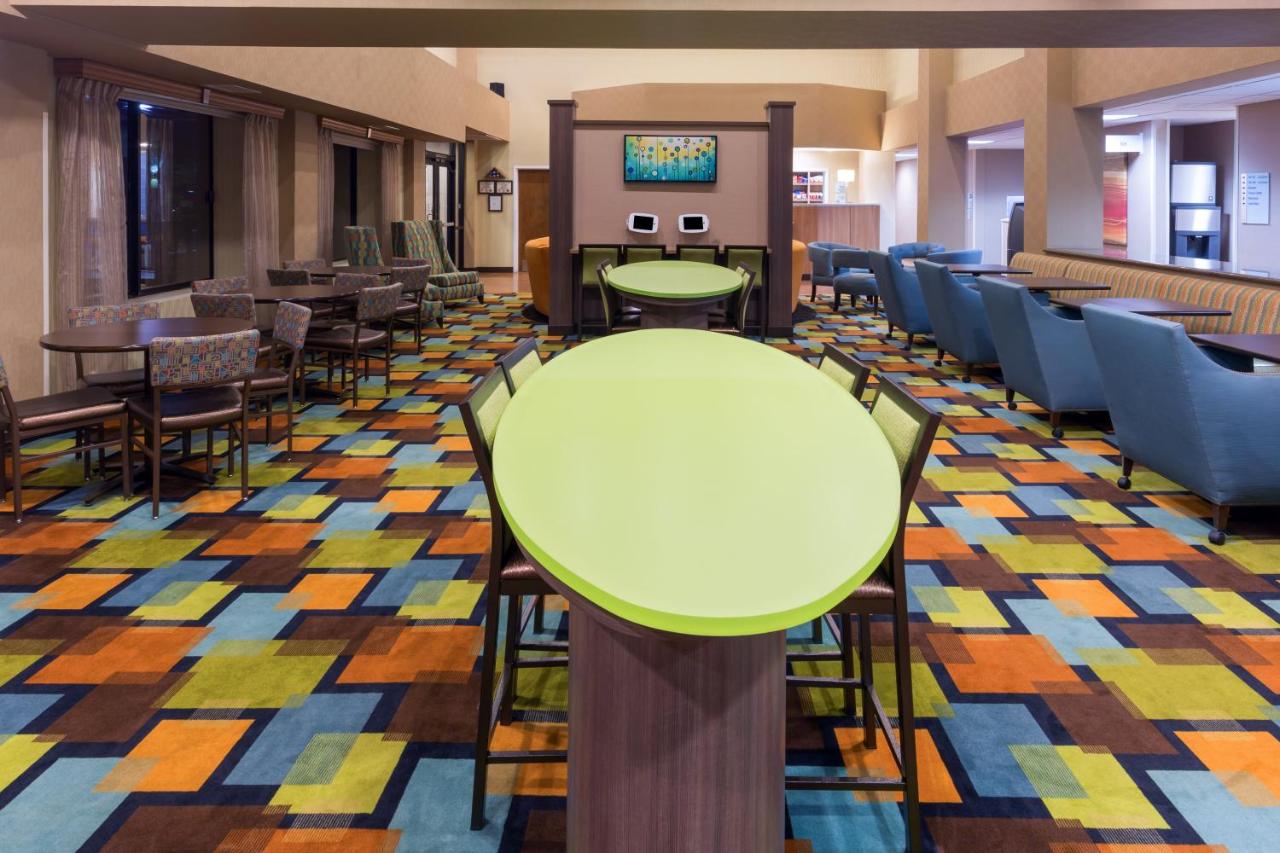  | Holiday Inn Express Hotel & Suites Henderson