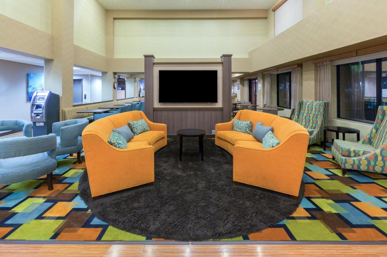  | Holiday Inn Express Hotel & Suites Henderson