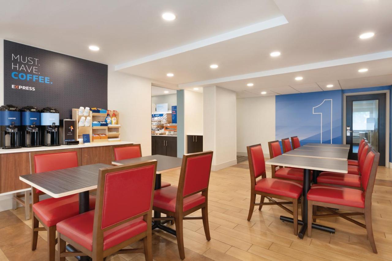| Holiday Inn Express Hartford South - Rocky Hill, an IHG Hotel