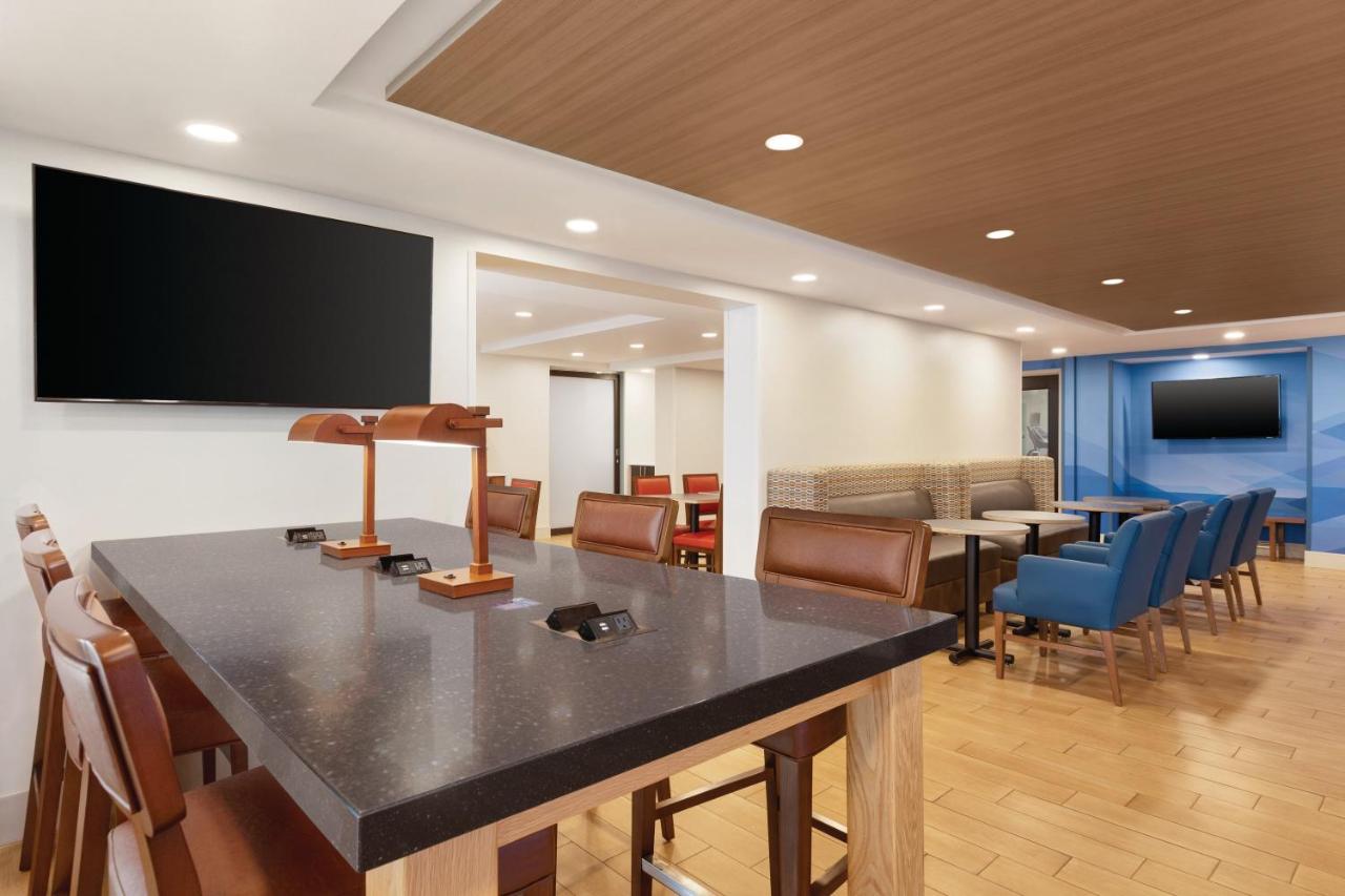 | Holiday Inn Express Hartford South - Rocky Hill, an IHG Hotel