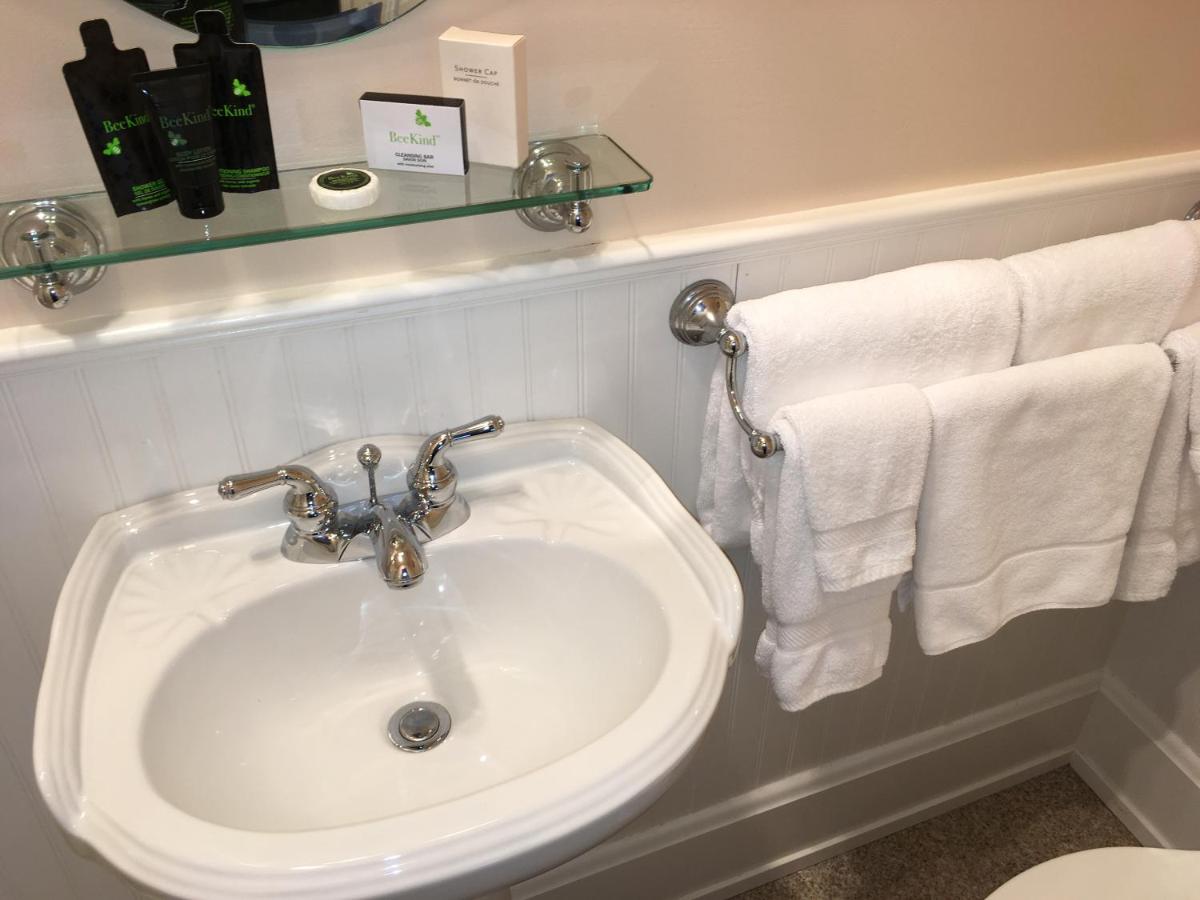  | Tawsty Flower - Haines Suites & Cottages