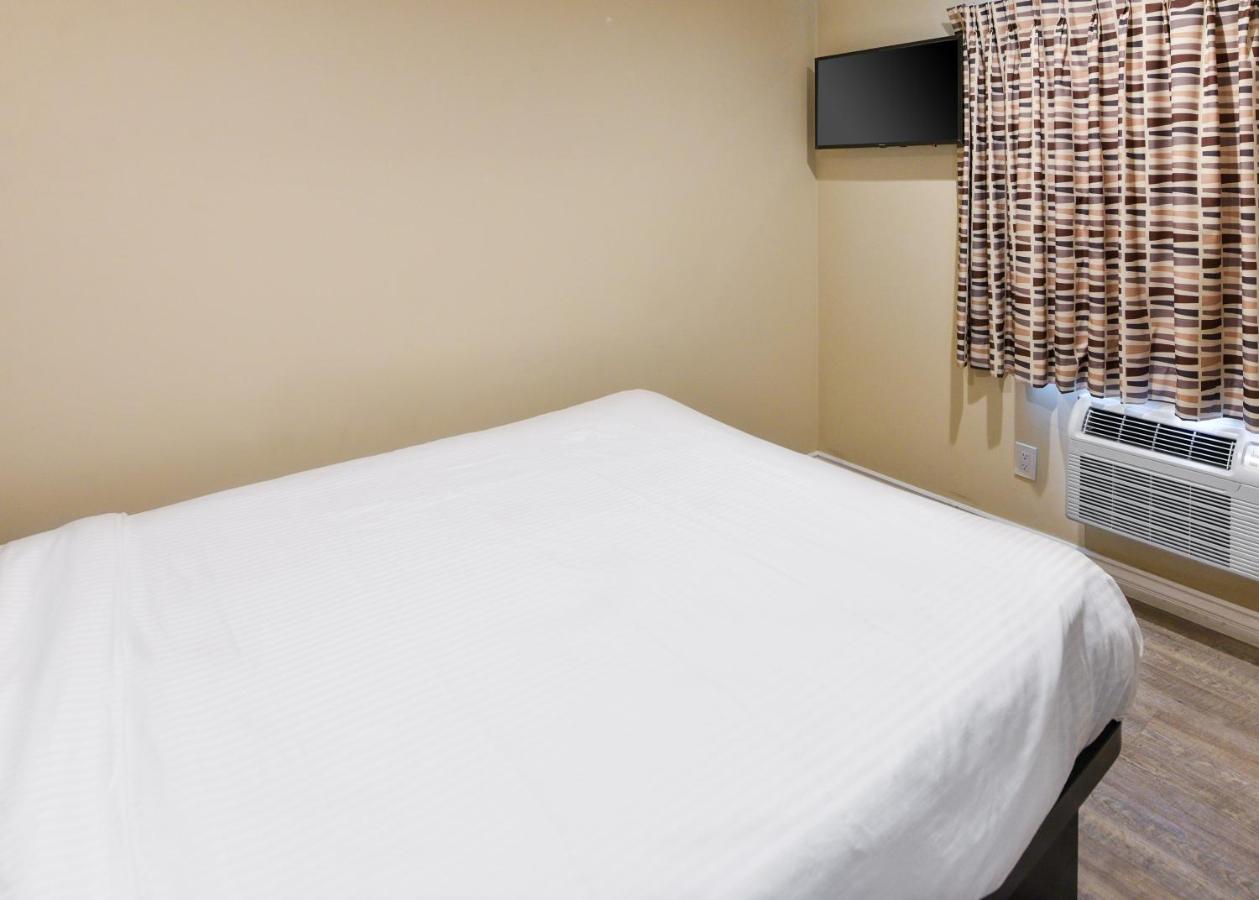 King Suite at Sea Rock Inn - Long Beach