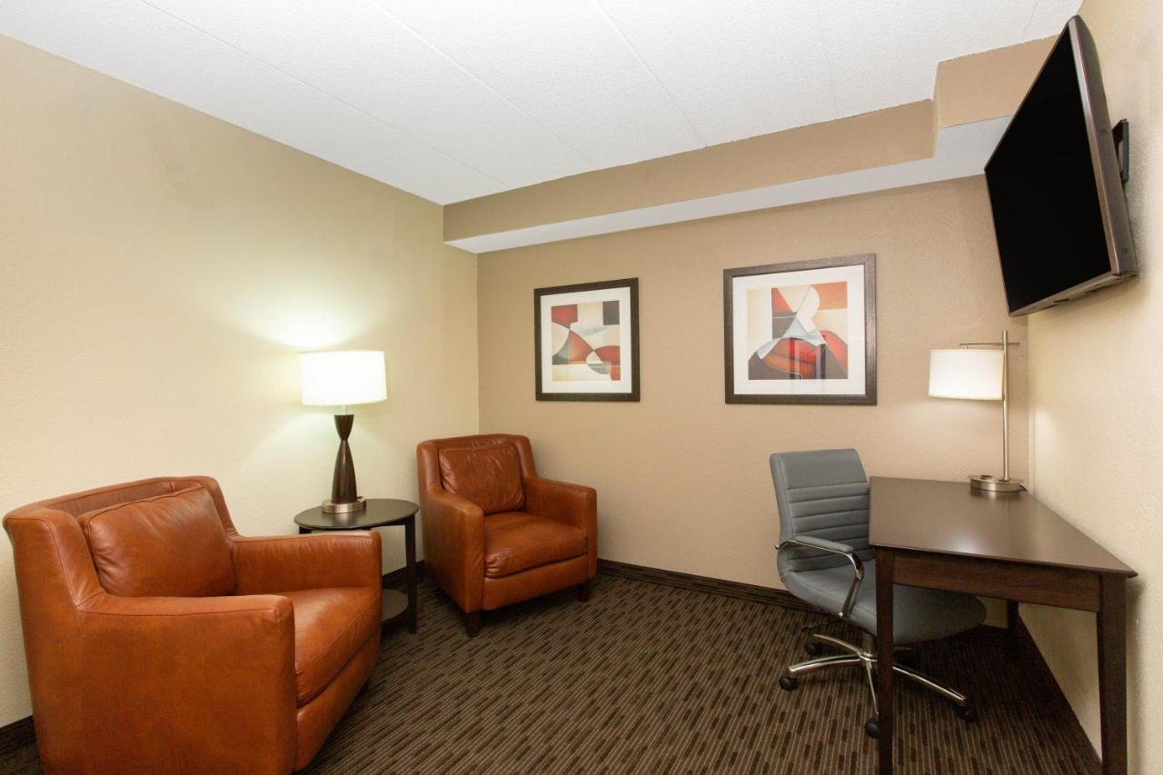 Premier Queen Suite - Non-Smoking at AmericInn by Wyndham Apple Valley
