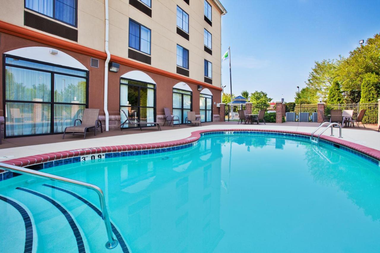 | Holiday Inn Express Hotel & Suites Charlotte-Concord I-85, an IHG Hotel