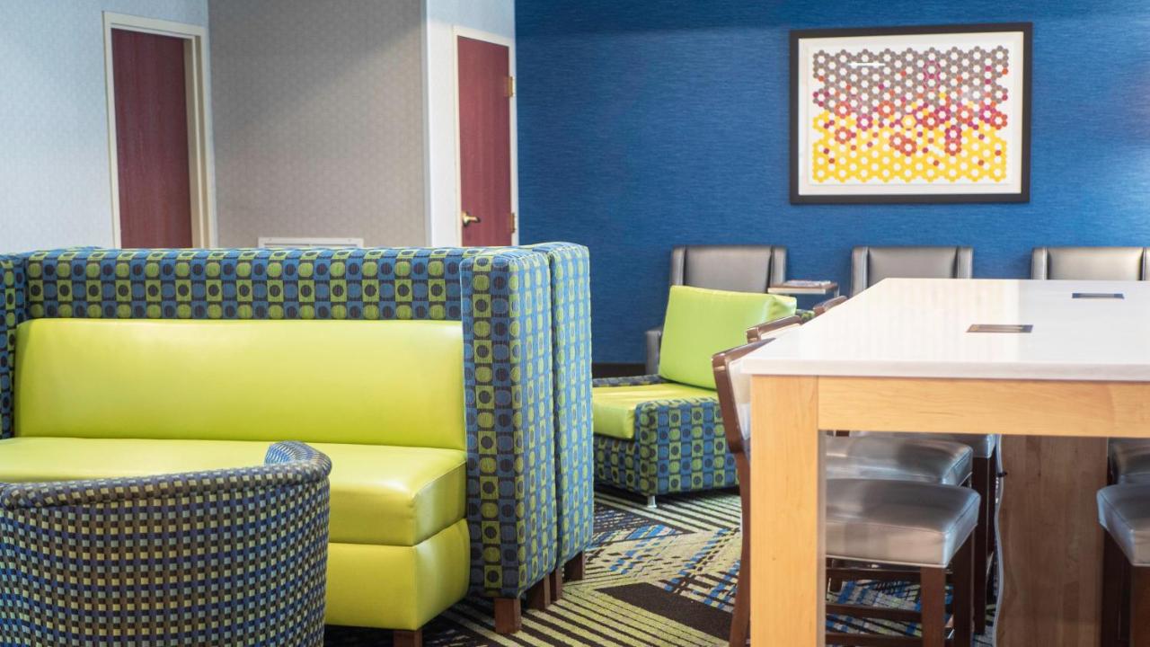 | Holiday Inn Express Hotel & Suites Charlotte-Concord I-85, an IHG Hotel