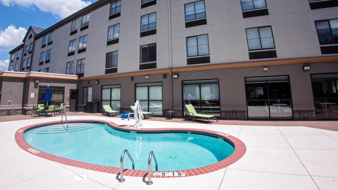 | Holiday Inn Express Hotel & Suites Charlotte-Concord I-85, an IHG Hotel