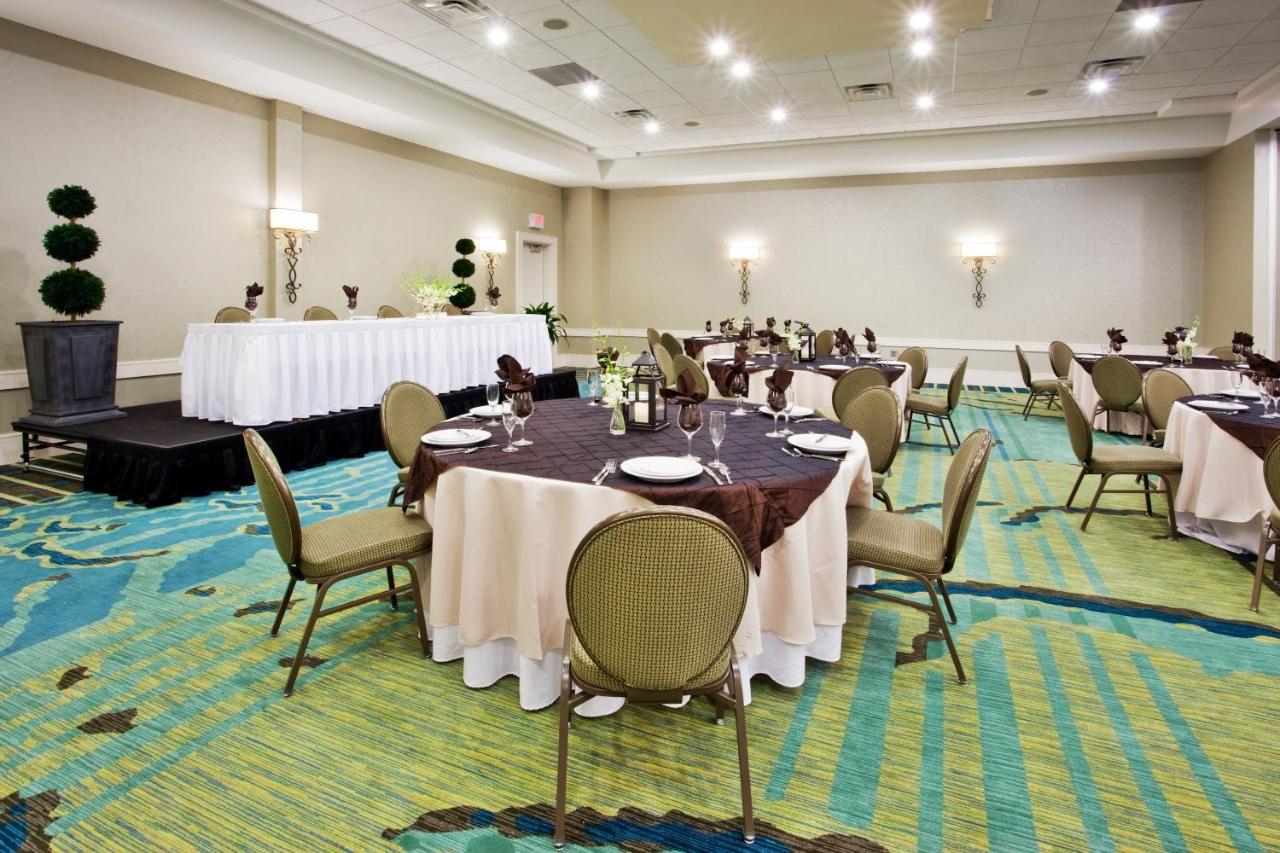  | Crowne Plaza Charleston, an IHG Hotel