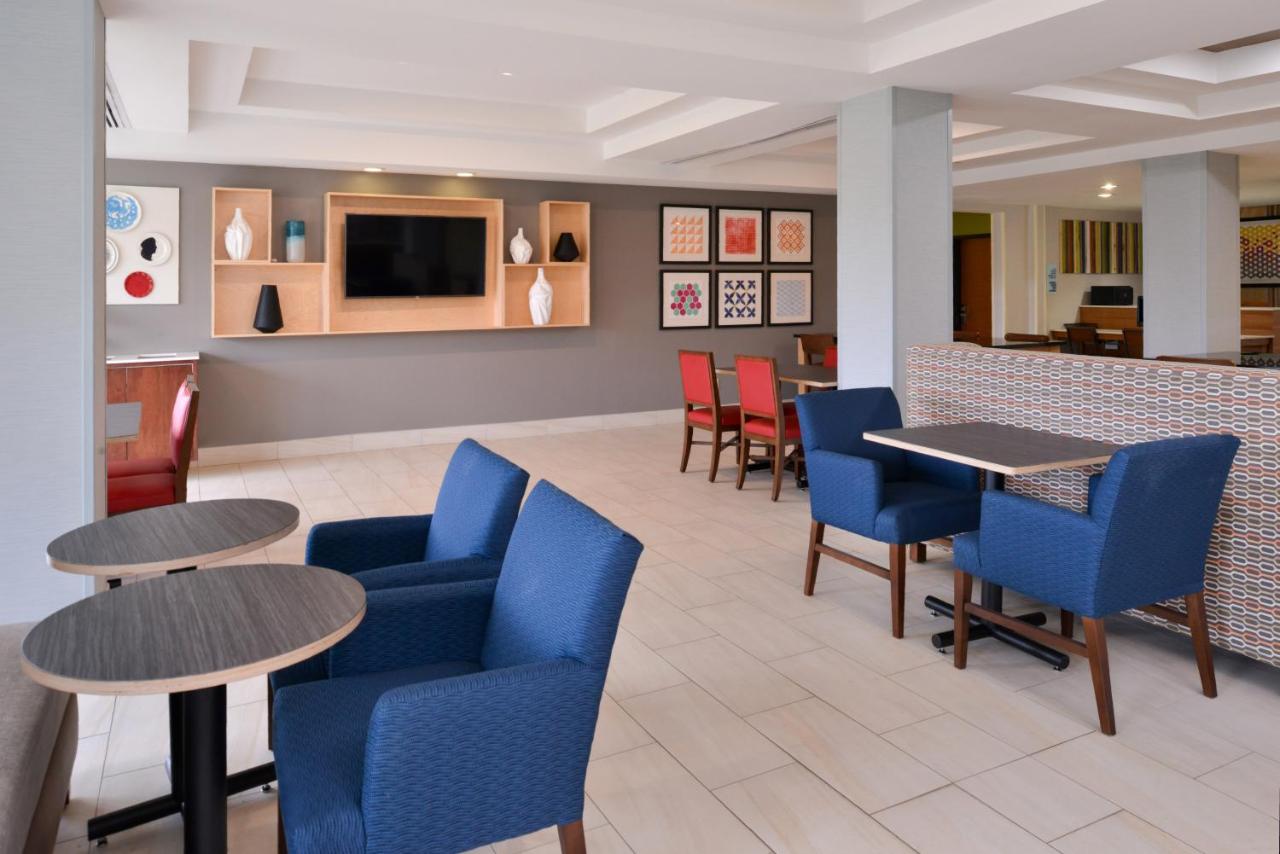 | Holiday Inn Express Mineral Wells, an IHG Hotel